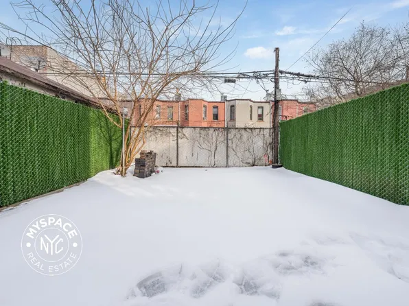 897 New York Avenue image 1 of 10