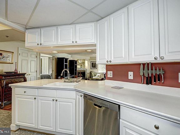 4th image of 1276 N Wayne St APT 325