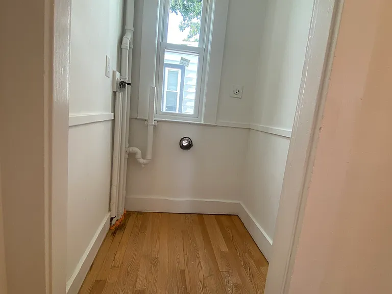 48 Newton St #2 — Photo 35