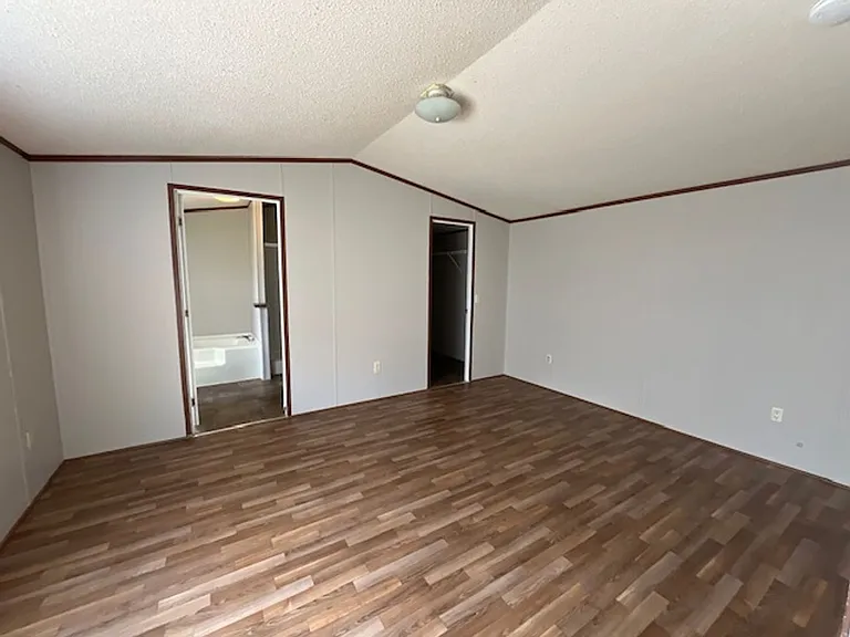 2900 E 6th Ave — Photo 11
