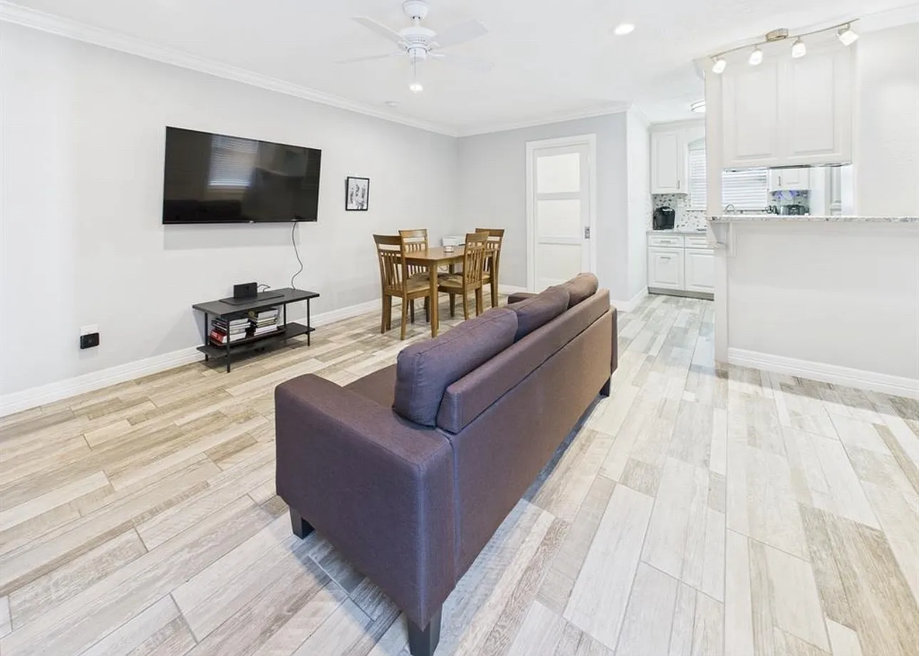 Studio, 500 sqft, $1,600 — Photo 2