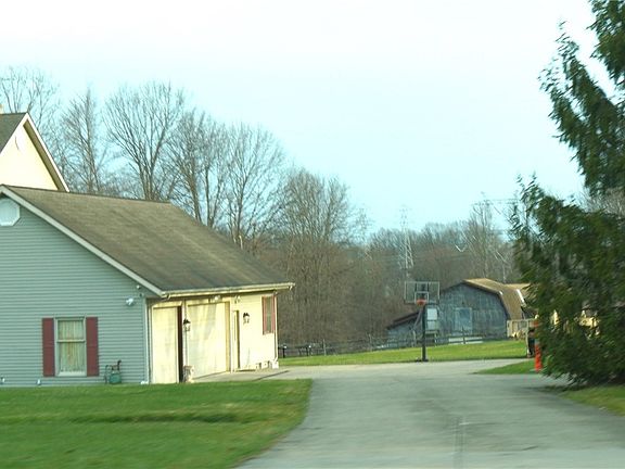 4th image of 39335 Bainbridge Rd