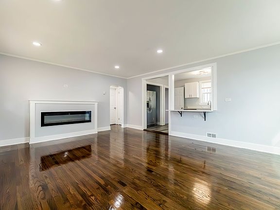3rd image of 11104 S Avenue O