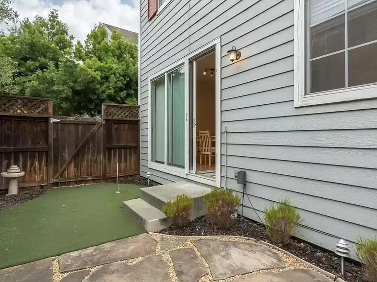 2045 Chetwood Dr — Photo 12