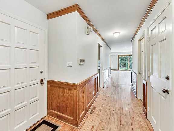 4th image of 1842 Mission Hills Ln