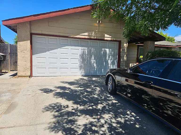 1st image of 3010 Rosemont Dr