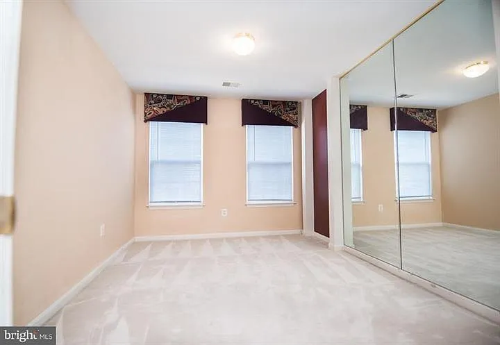 8359 Regal Oak Ct — Photo 19
