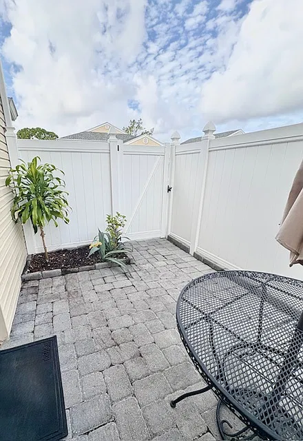 2 bed, 1.5 bath, 909 sqft, $1,745 — Photo 2