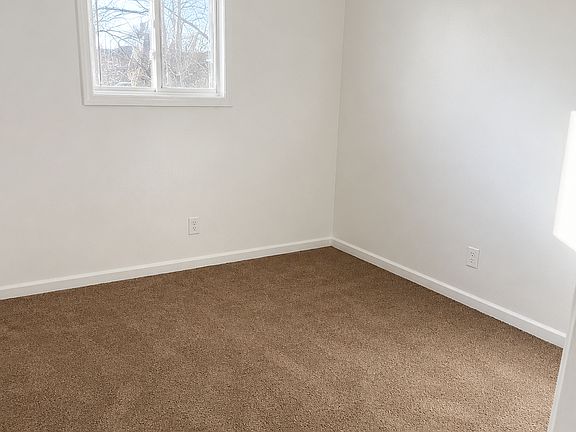 4th image of 864 W 34th St #4