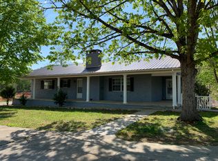 702 E Raccoon Valley Dr, Heiskell, TN 37754