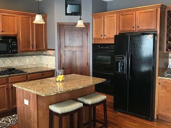 4th image of 1015 Barnes Lake Dr