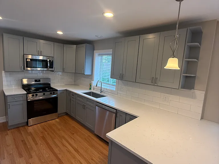 4521 N Plainfield Ave — Photo 7