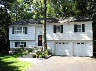 57 Whitman Rd, Yorktown Heights, NY 10598