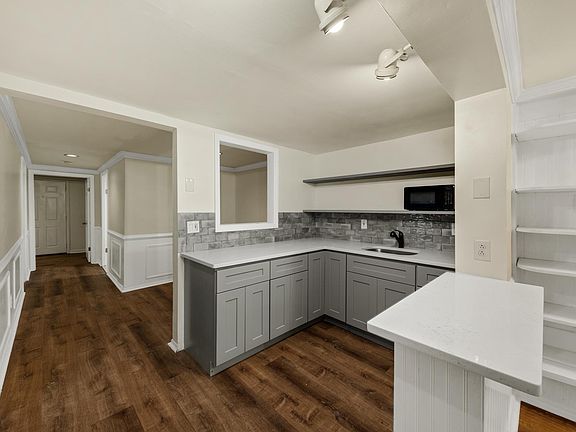 newly renovated eat in kitchen