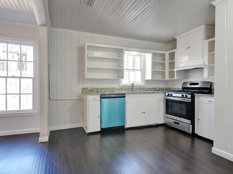 2409 Horne St — Photo 6