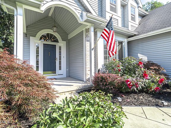 3rd image of 2133 Woodmere Ct