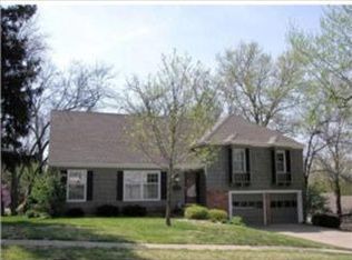 6927 W 101st St, Overland Park, KS 66212