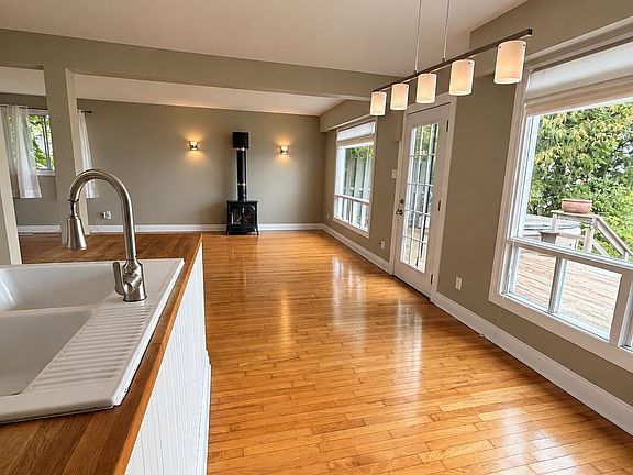 2nd image of 208 Kempview Ln