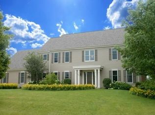 8143 W Knightsbridge Dr, Mequon, WI 53097