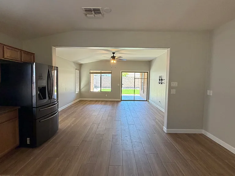 671 E Baker Dr — Photo 6