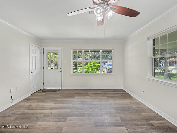 3rd image of 2187 Collins Blvd