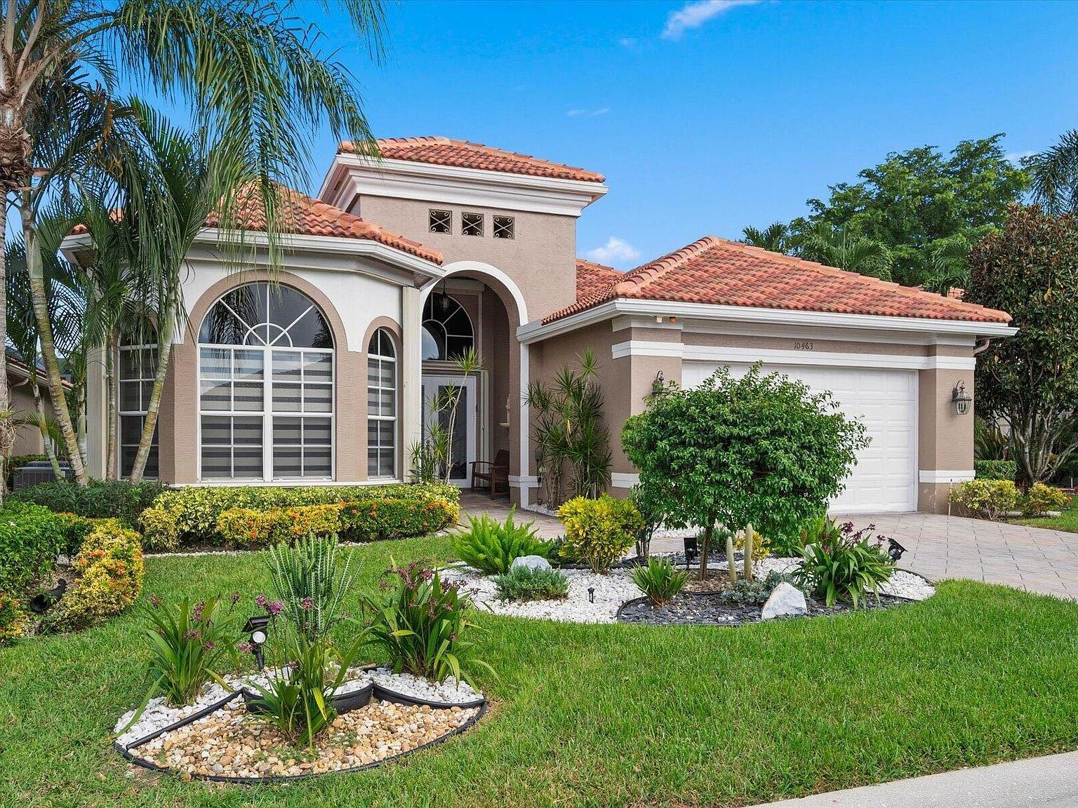 10463 Laurel Estates Ln