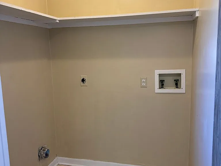 324 Montgomery St — Photo 4