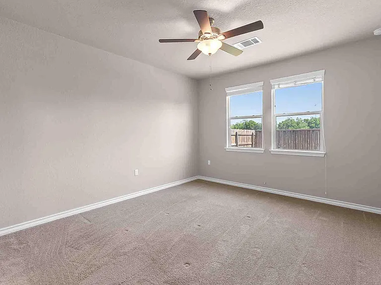 11724 Saddle Rock Dr — Photo 12