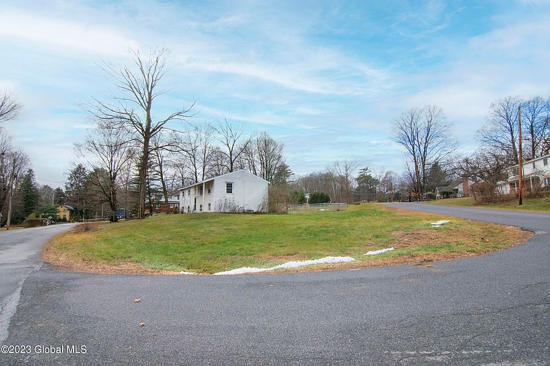 3rd image of 4 Lanie Drive