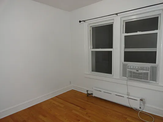 Rented by Halvatzis Realty | media 9