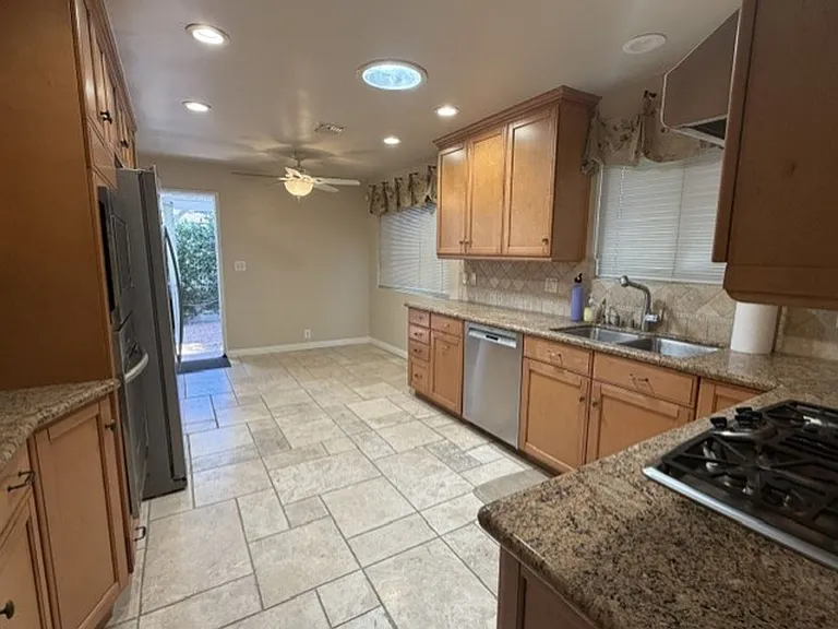 3040 Orange Ave — Photo 11