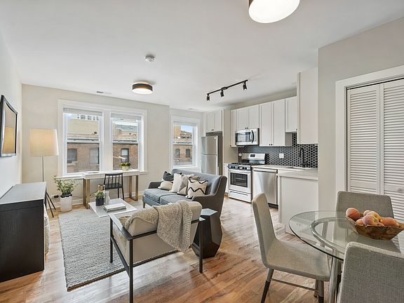 2nd image of 656 W Wrightwood Ave #3536173