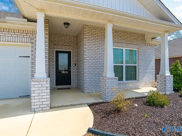 125 River Springs Ct — Photo 3