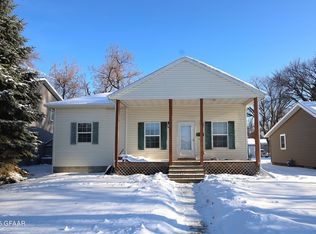 1518 N 5th St, Grand Forks, ND 58203