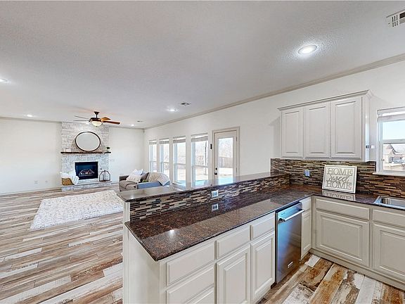 5th image of 22 Blue Stem Ln