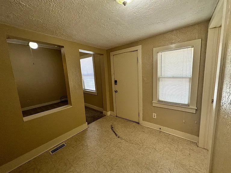 715 Asp Ave #7 — Photo 3