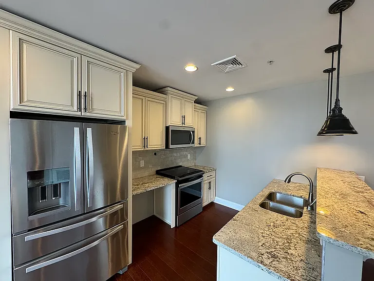 11 W Market St #403 — Photo 2