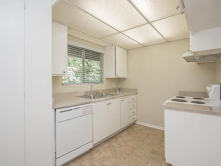 Wateridge Apartment Homes — Photo 41