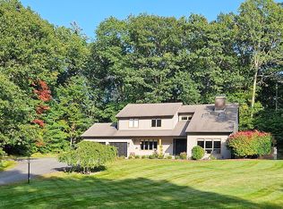 28 Oriole Rd, Windham, NH 03087