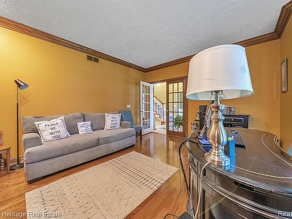 4th image of 6414 Woodcliffe Ln