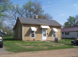 312 E Summit St, Marshall, MO 65340