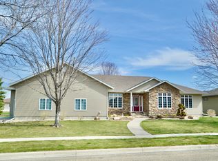 1606 Norwood Dr, Aberdeen, SD 57401
