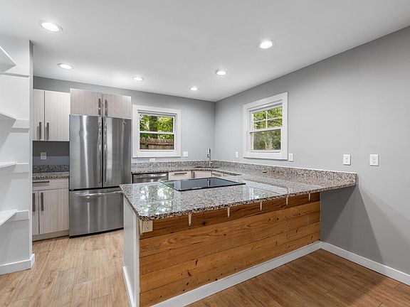 5th image of 3014 Ruth St