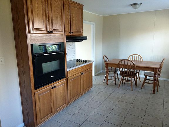 Eat-in kitchen