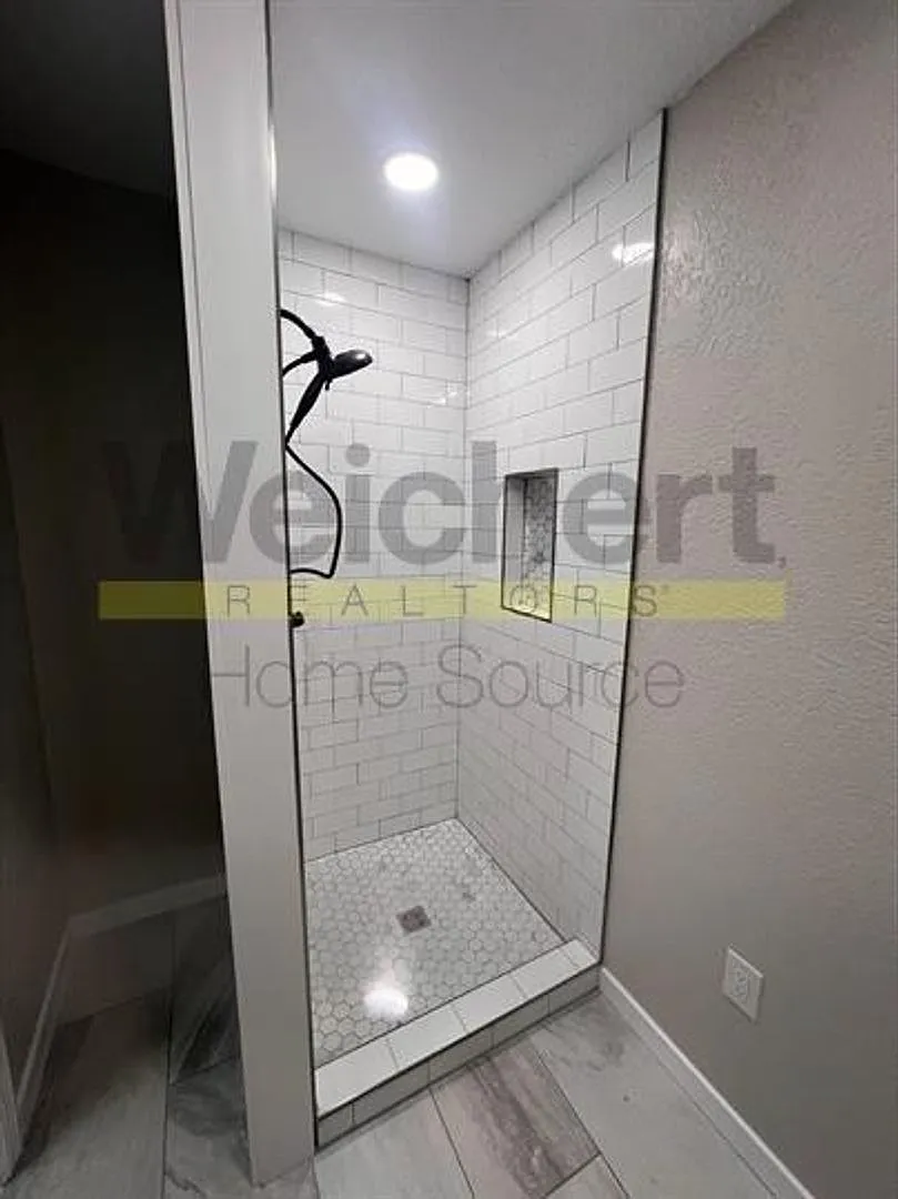 3 bedroom, 2 bath home in Center Hill — Photo 4
