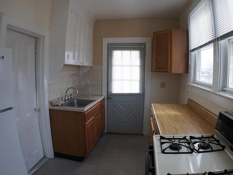 252 E Main St #3 — Photo 2