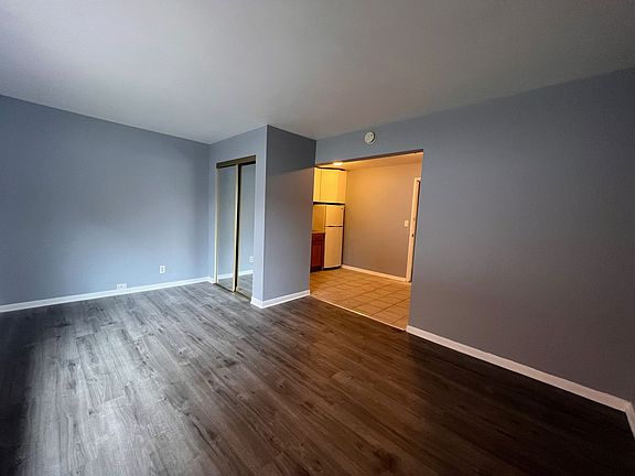 3rd image of 1456 N Farwell Ave APT 26