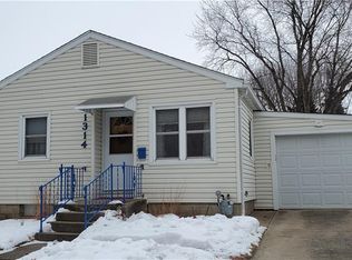 1314 16th St, Perry, IA 50220