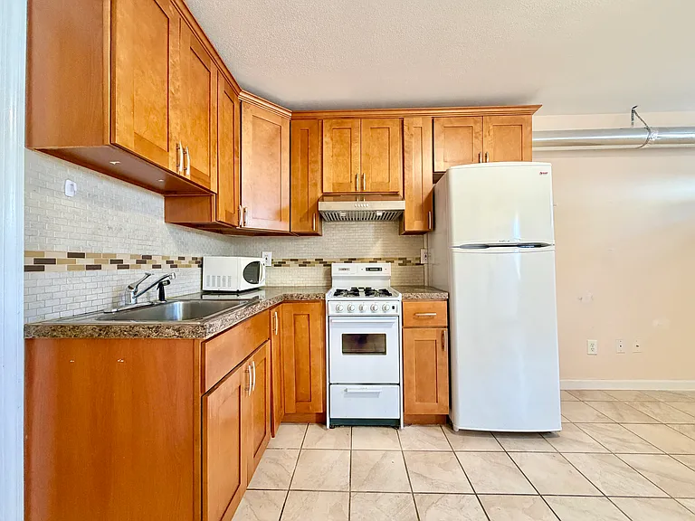 151 Jackson Ave #1 — Photo 5