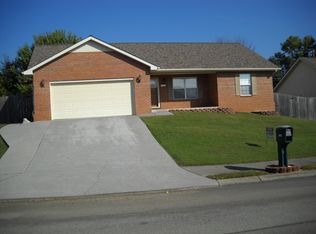 1150 Willow Creek Cir, Maryville, TN 37804